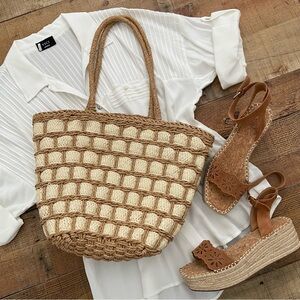 Woven Straw Tote Bag, Lightweight, Zips Closed Across the Top